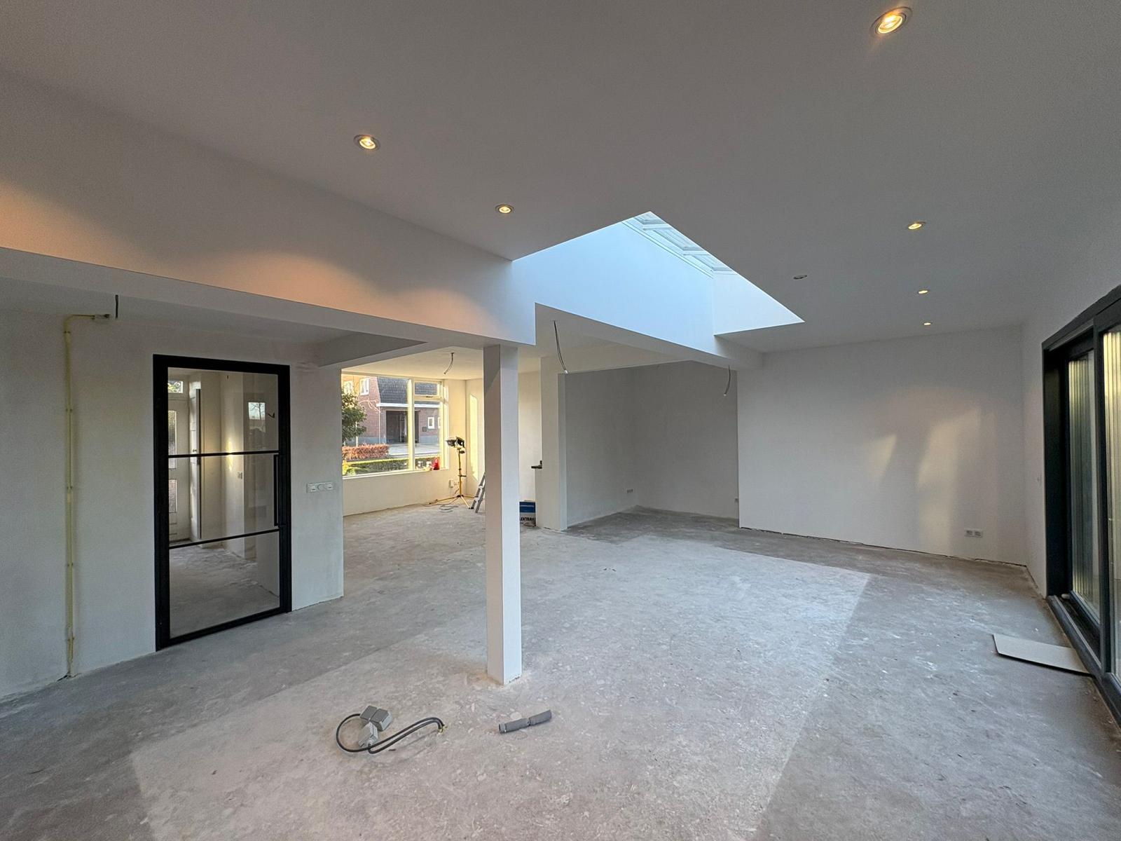 Open woonruimte aanbouw – interieur met daklicht